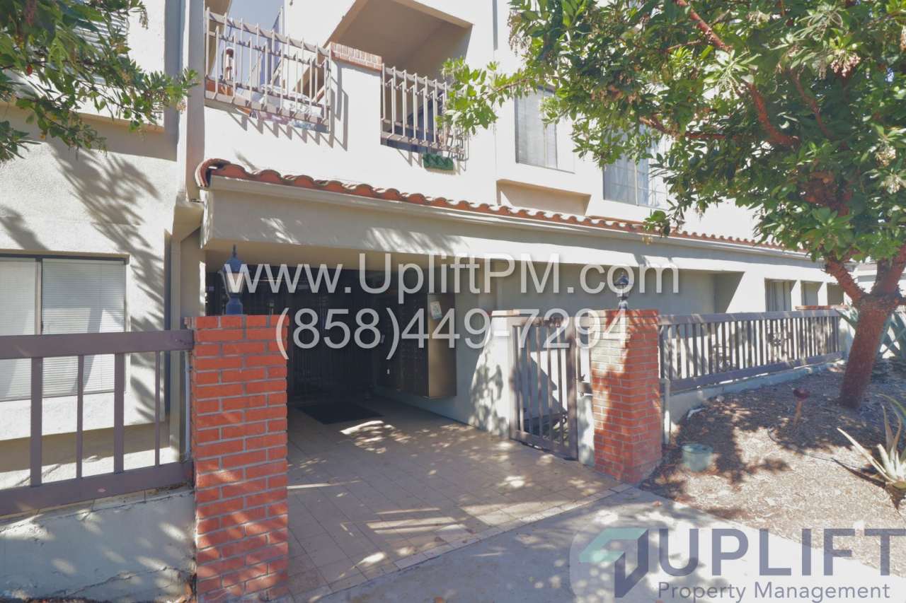 2 bed, 2 Bath Condo with Community Pool