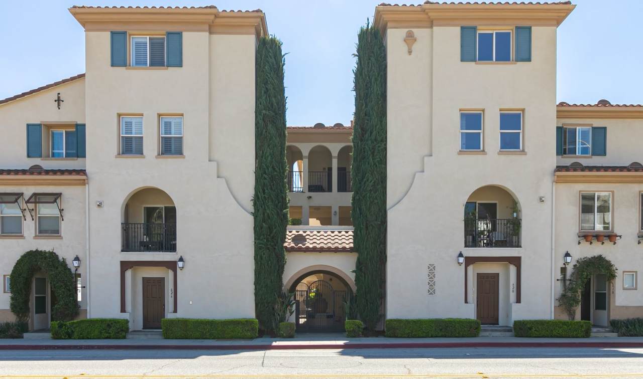 Multi-level Spanish Mission Style 3 Bed 2.5 Bath in Pasadena!