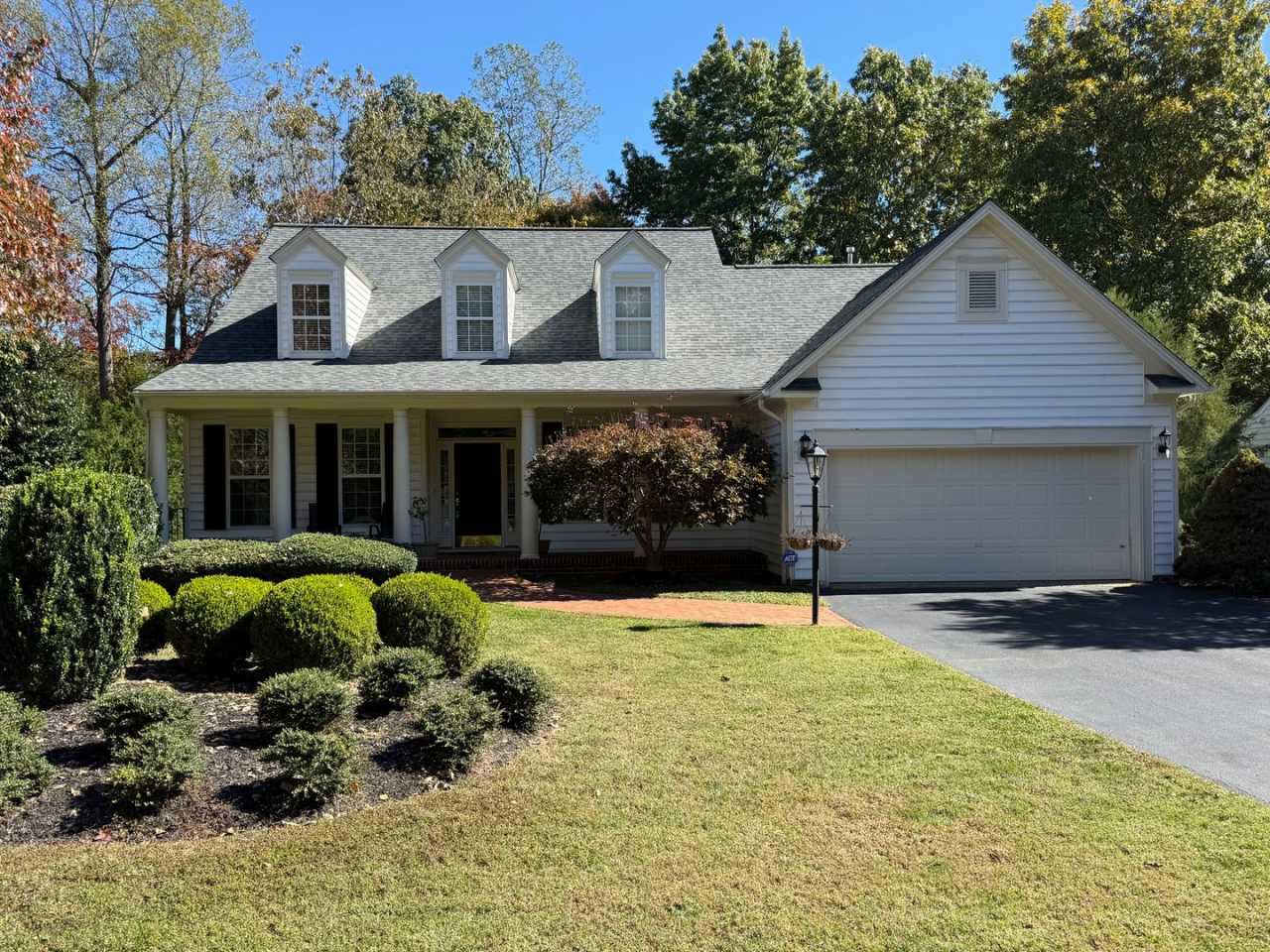 935 Charter Oaks Drive - Spacious 5-Bedroom Home in the Dunlora Community!