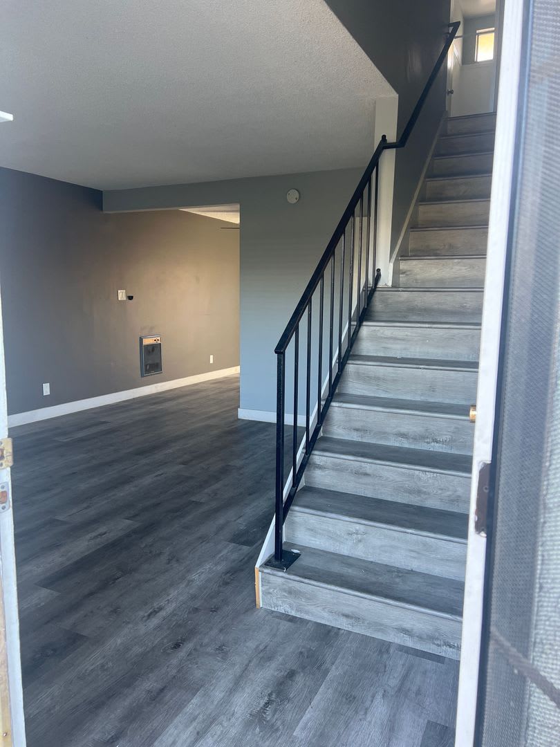 Beautiful 2 bedroom 1 1/2 bath town home located in Bellflower!