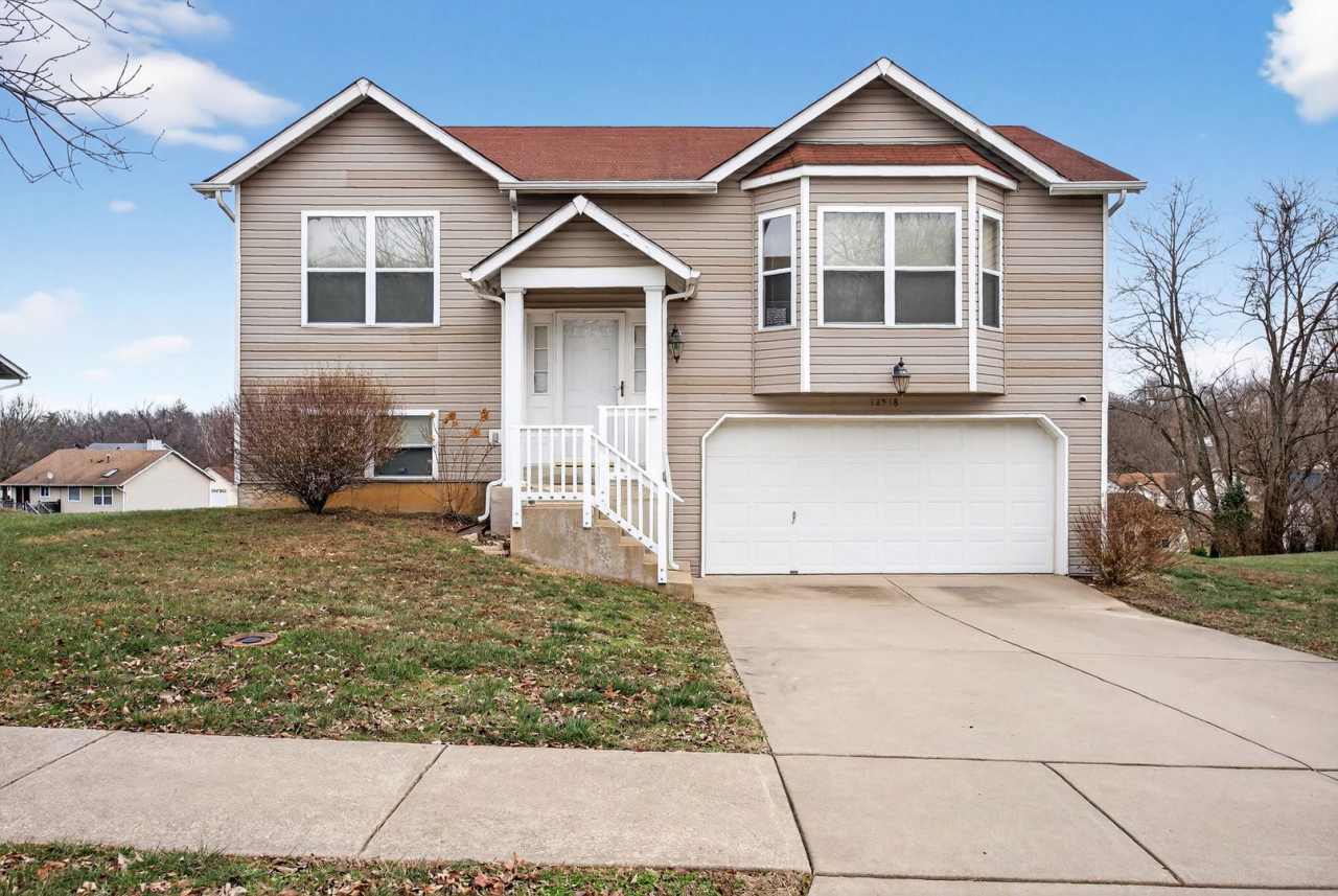 Charming 3 Bedroom with Garage!