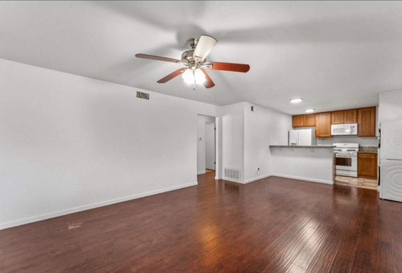 Charming 2 Bed 1 Bath Unit in Sacramento