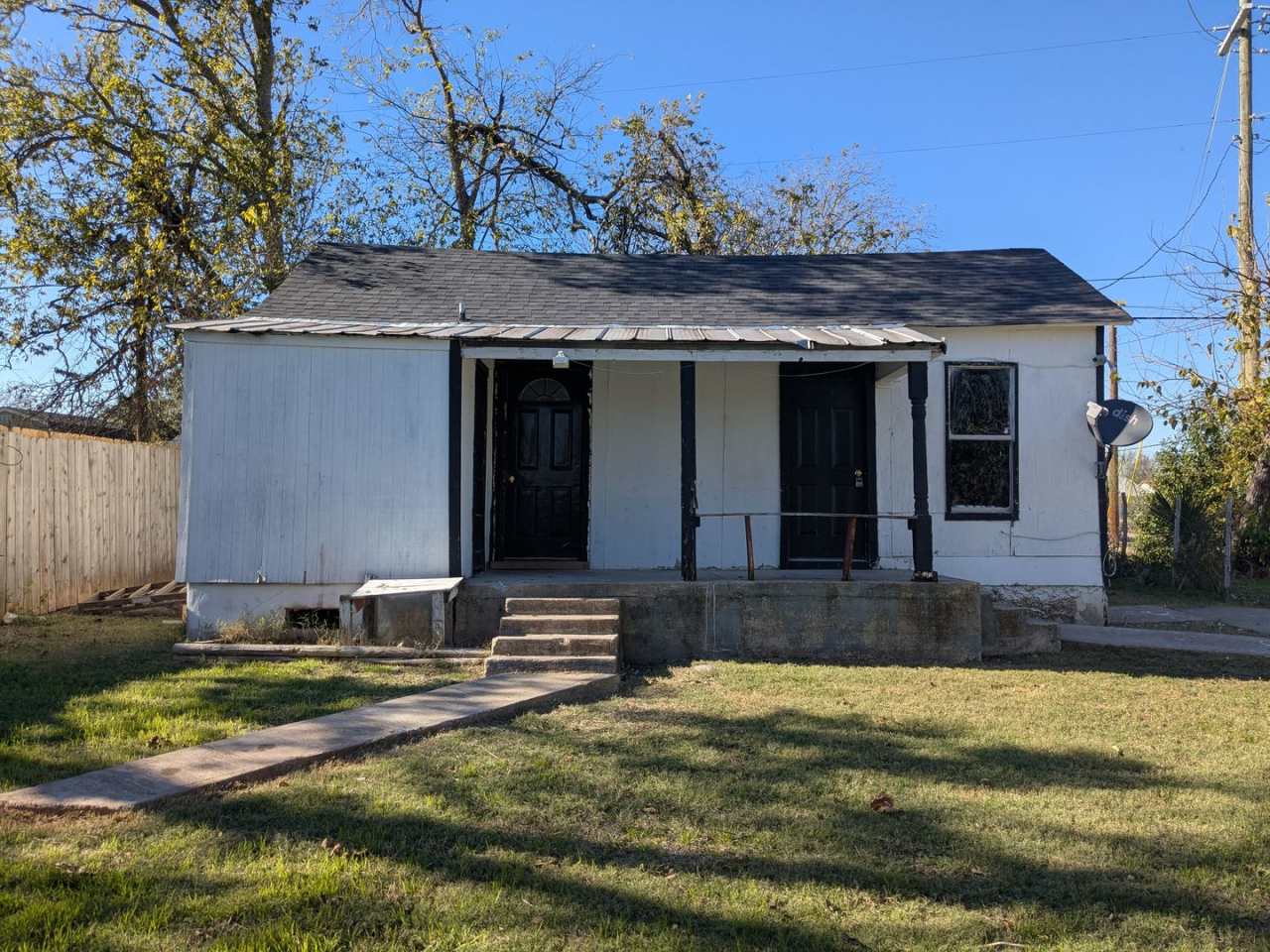 2 Bed 1 Bath with Fenced Yard on Corner Lot