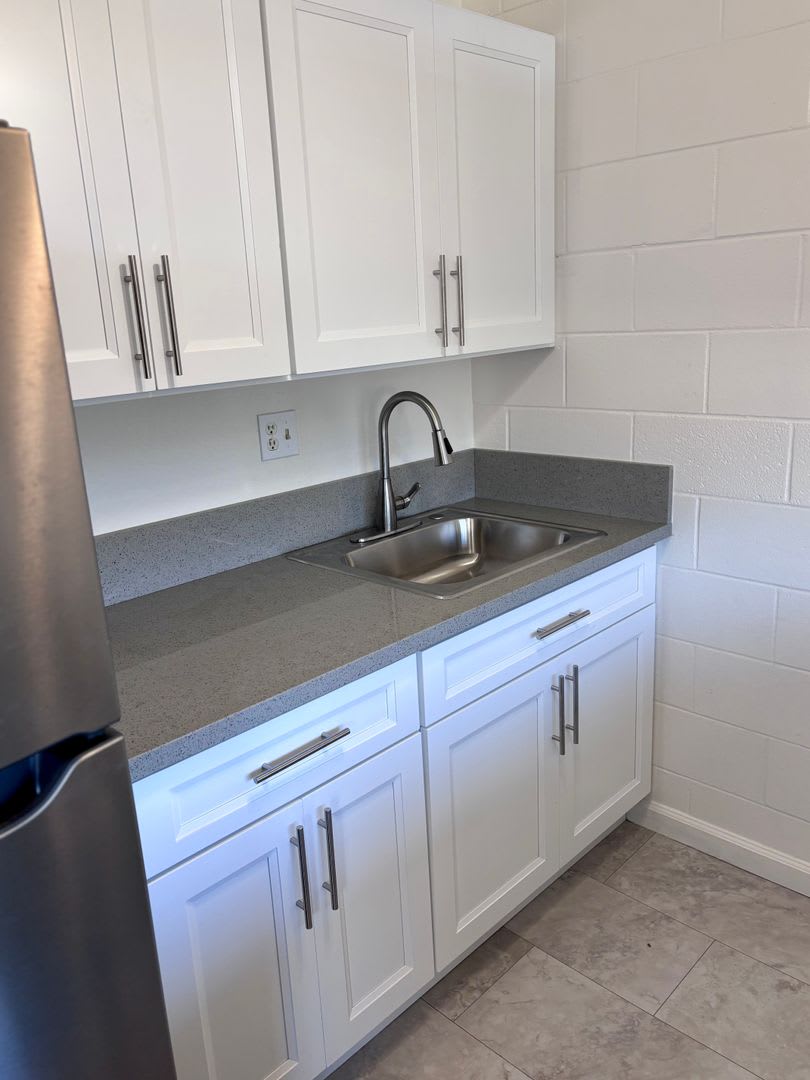 Available now: A 2 Bedroom, 1 bathroom with 1 assigned parking stall in Hokuahiahi Apartments