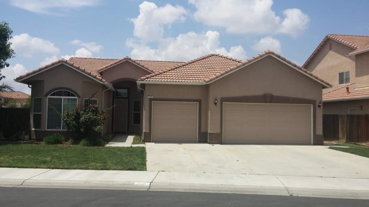 4 Bedroom 2 Bath Home on Lemoore Golf Course