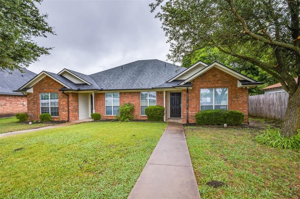 914-916 S Interurban Street