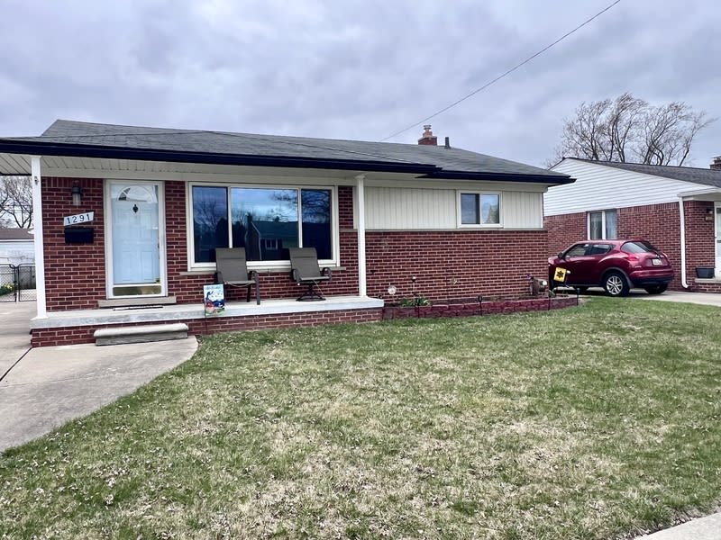 1291 North Selfridge Boulevard