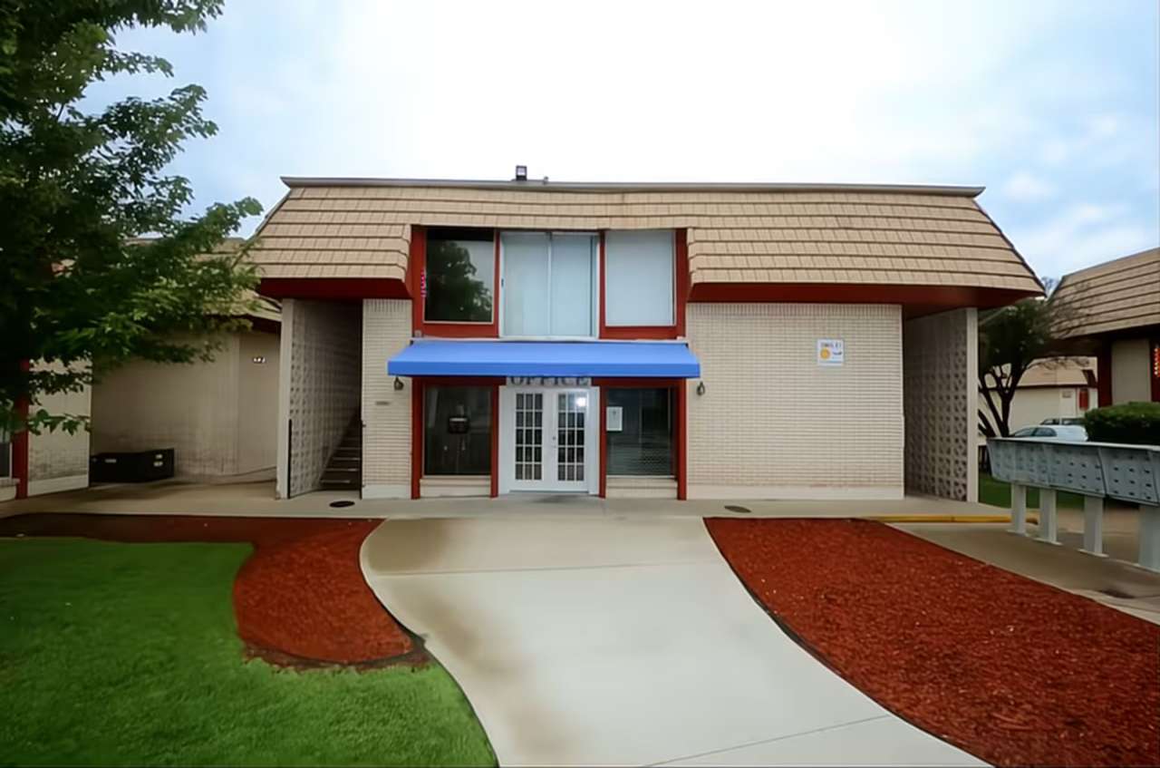 HAVE YOU HEARD THE BUZZ? Avalon Courtyard is Now Under New Management and now leasing!