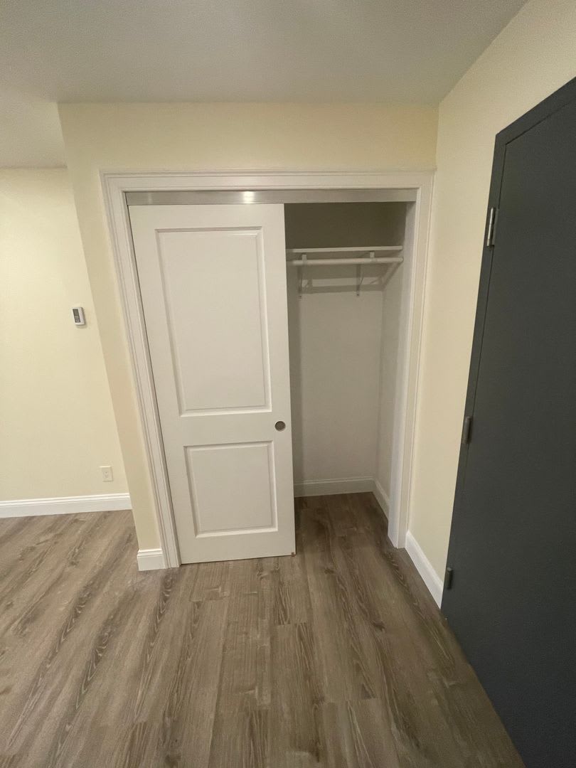 Huge updated studio the size of most 1 beds!!