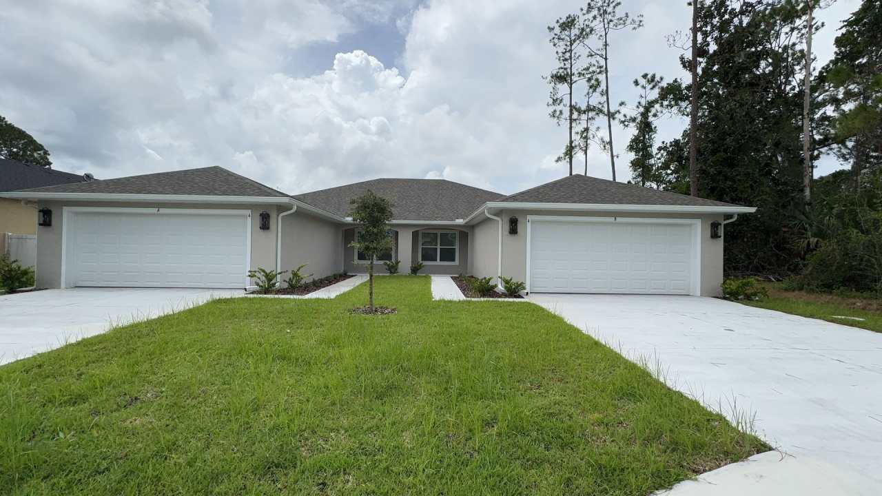 BRAND NEW Beautiful 4-bedroom, 3-bathroom Duplex in Double LL section of Palm Coast