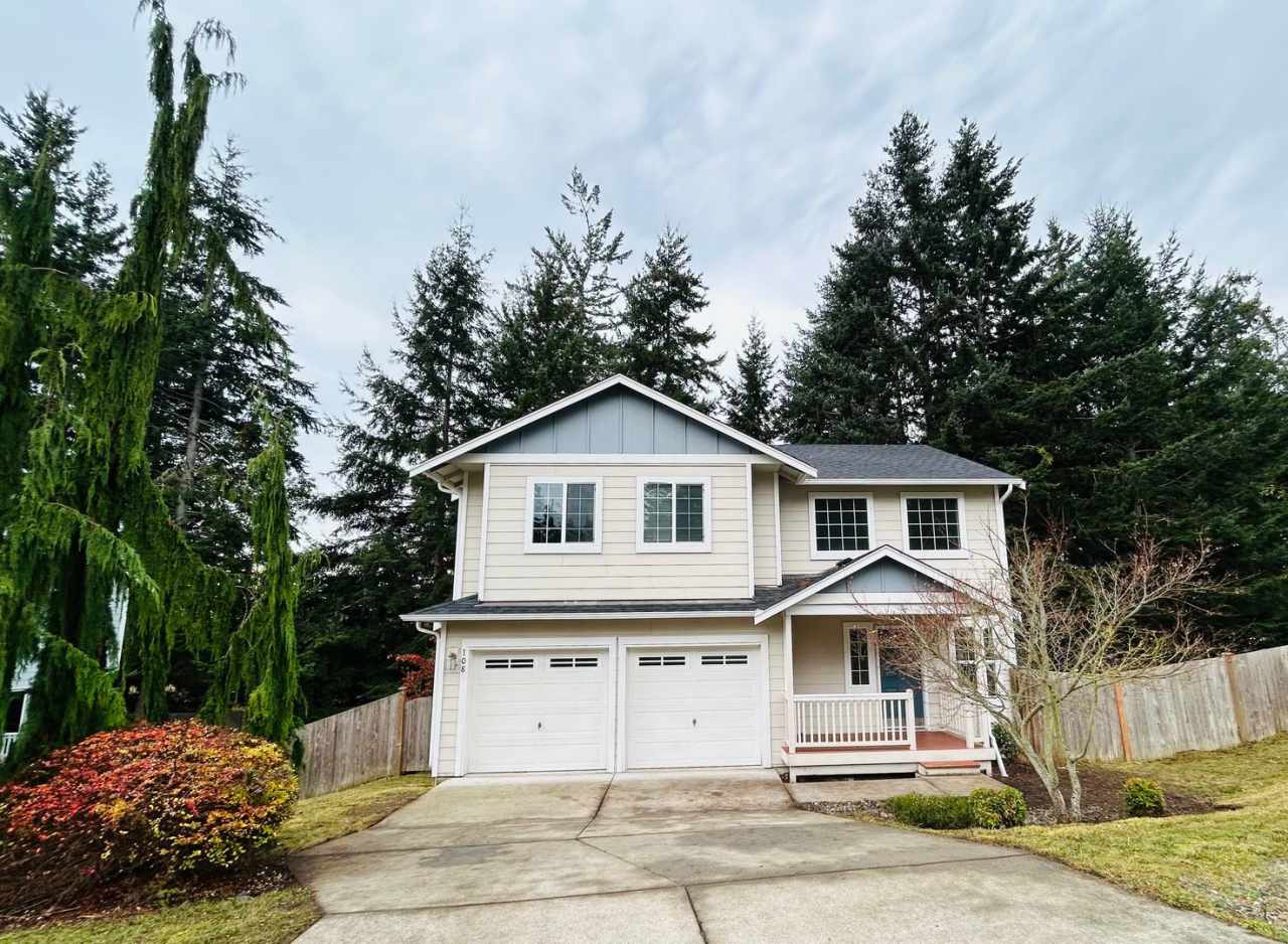 Holiday Move-In Special — Enjoy Half Off Your First Month’s Rent! Lovely 3 Bedroom Home in Coupeville!