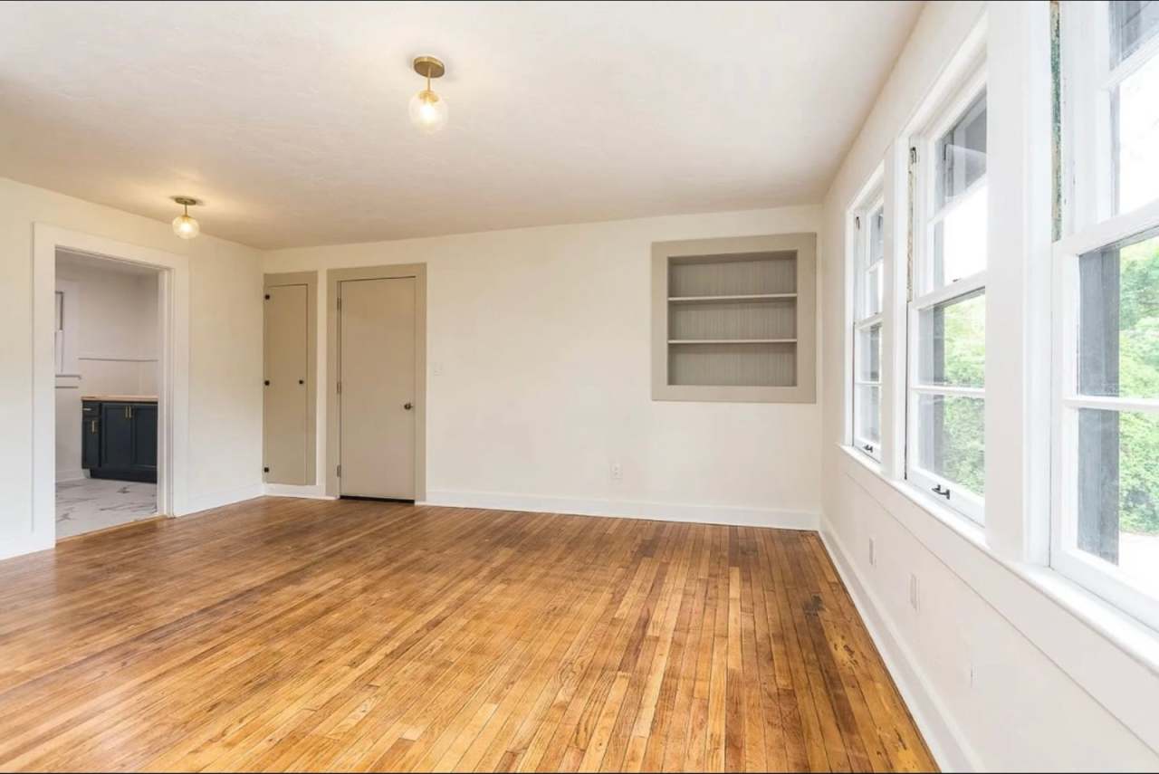 Recently Renovated 2 Bedroom Apartment in Duckpond