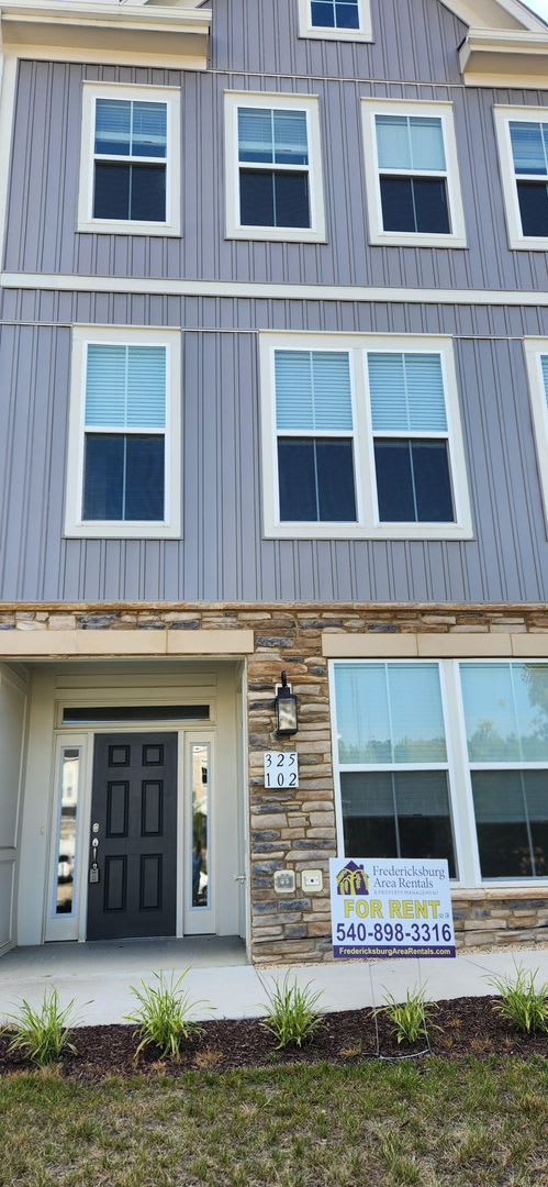 Embrey Mill Townhome!