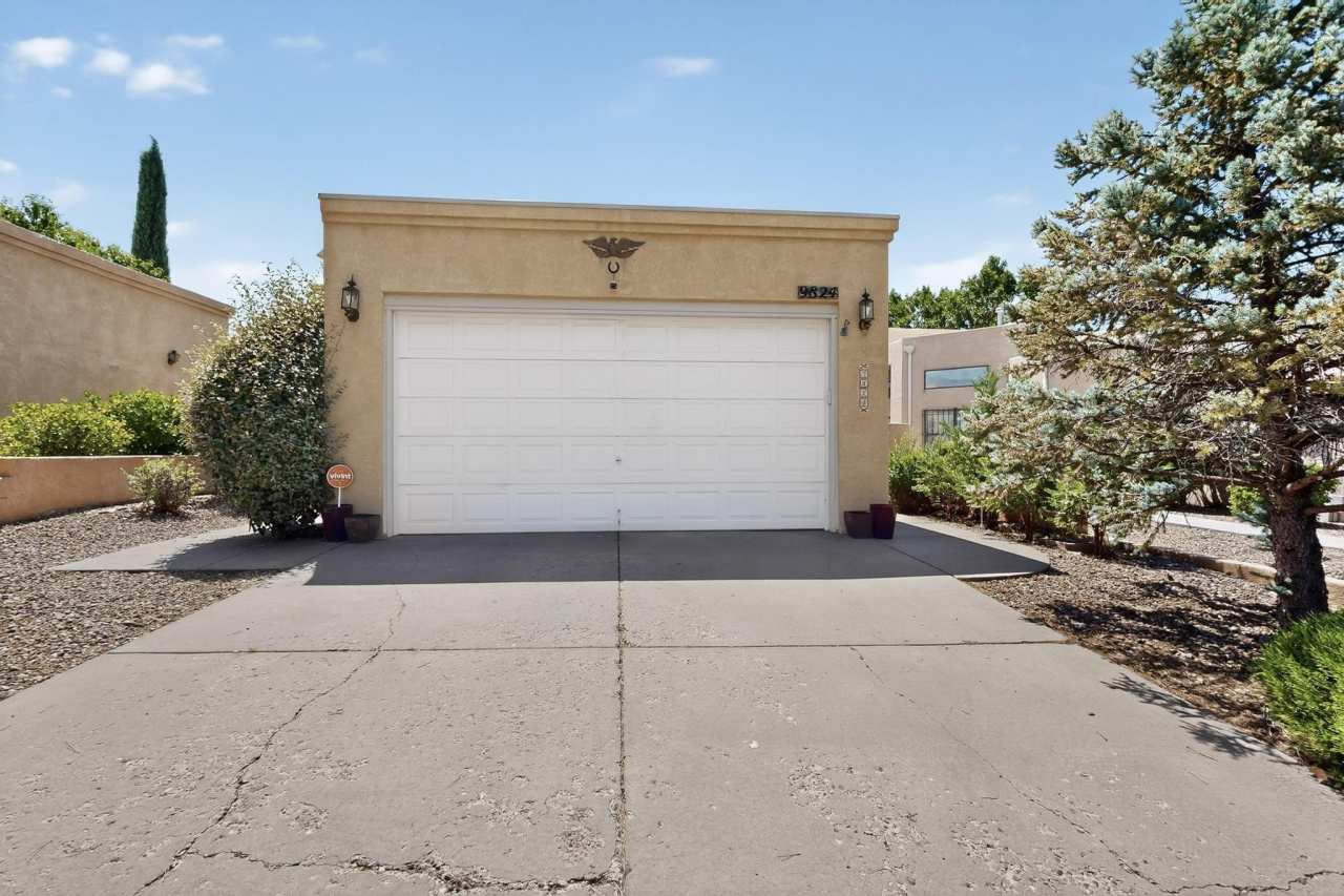 9824 N Lagrima De Oro NE