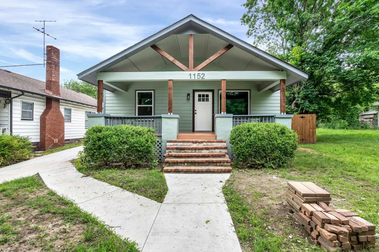 1152 North Boston Avenue