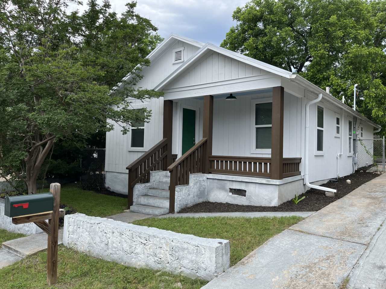 1904 East 10th Street