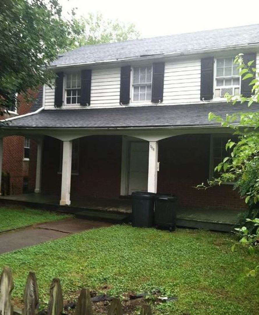 2025-2026 School Year 8 bdrm / 3 bath 508 14th St NW