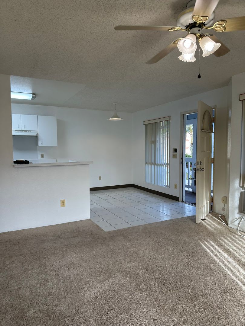 PARKVIEW AT WAIKELE – Clean and well-maintained 2-bedroom, 2-bath unit with 2 assigned parking stalls
