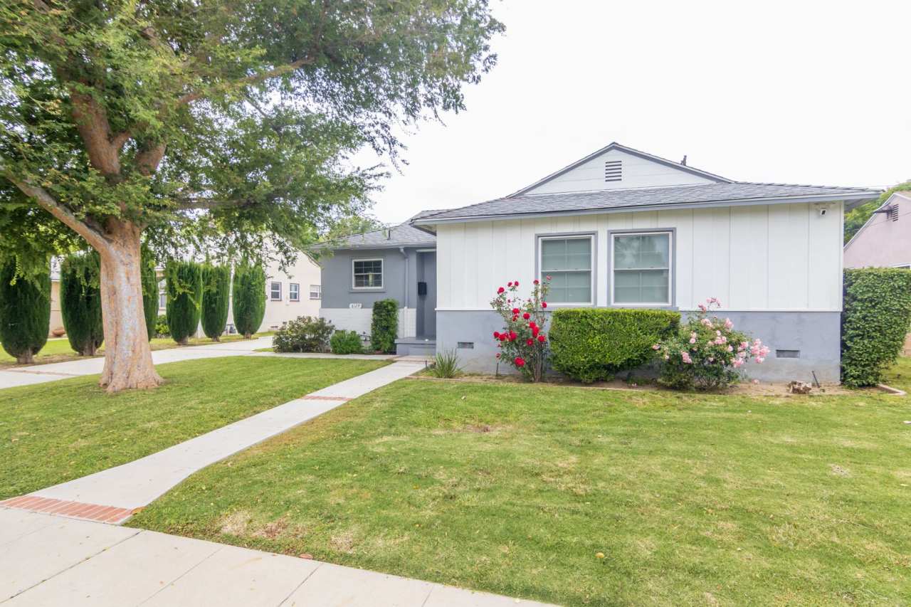 Charming single story home in heart of Reseda