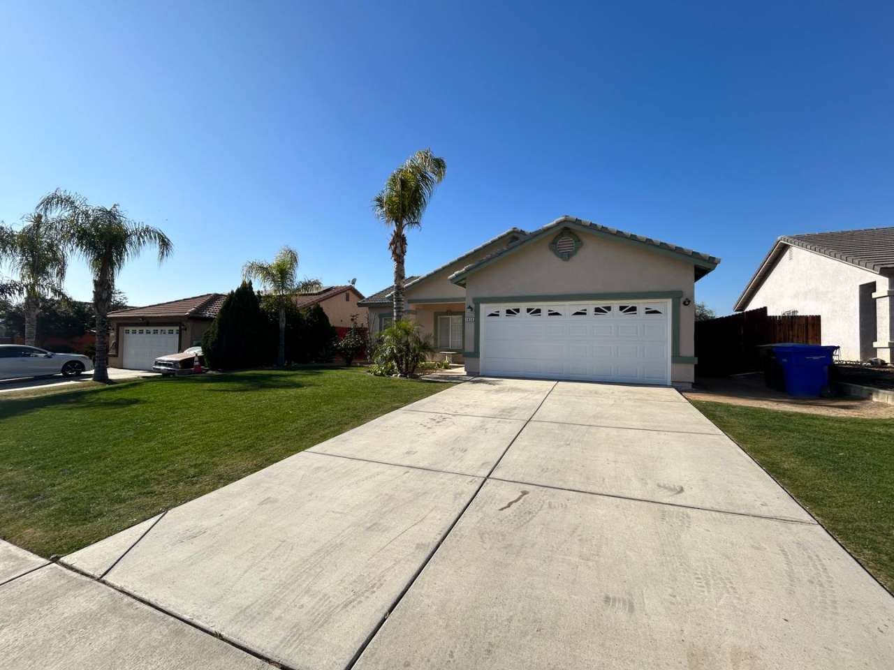 Cute 3 Bed/2 Bath SE Bakersfield Home
