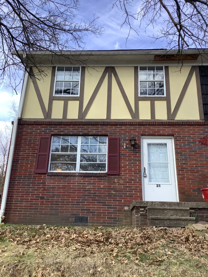 Newly Renovated - 3 Bed/2 Bath Townhouse - Available 06/04/2026
