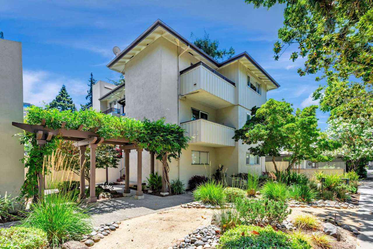 Charming 2-Bedroom Condo in Downtown Palo Alto