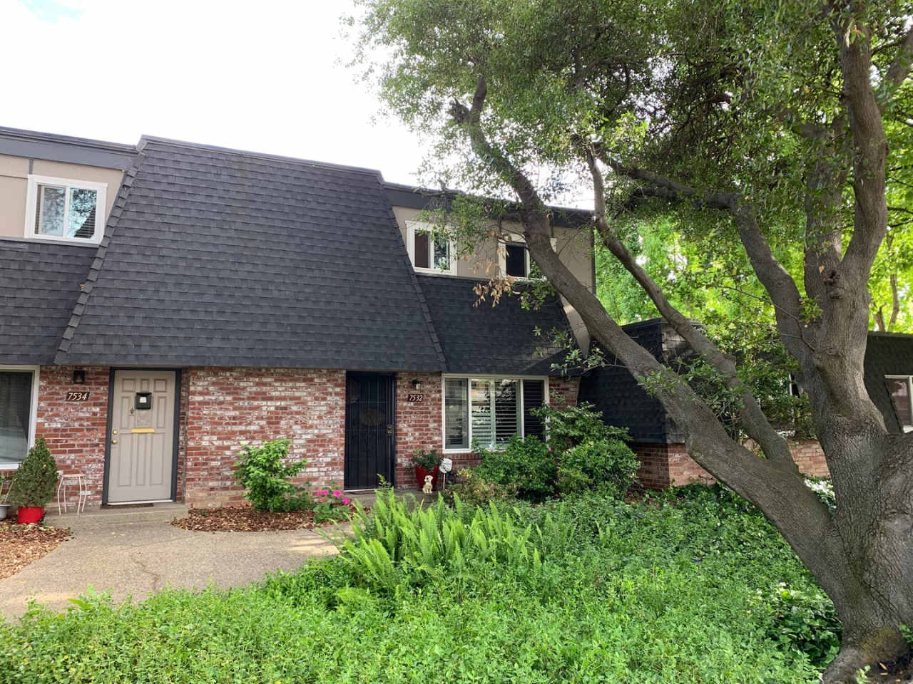 50% OFF 1st Months Rent !!! 3 Bedroom, 2 1/2 Bath in Fair Oaks