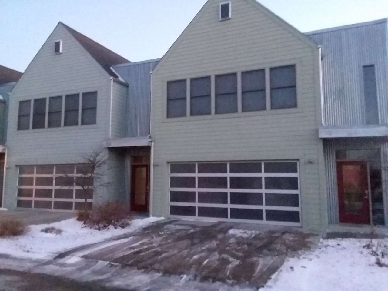 Stunning Modern Urban Loft – Spacious, Stylish, and Conveniently Located