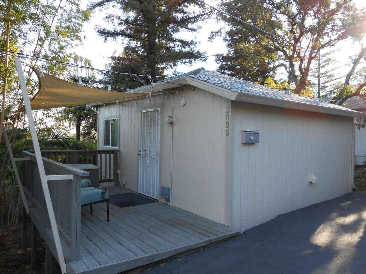 Furnished Studio - AVAILABLE FOR MOVE IN!