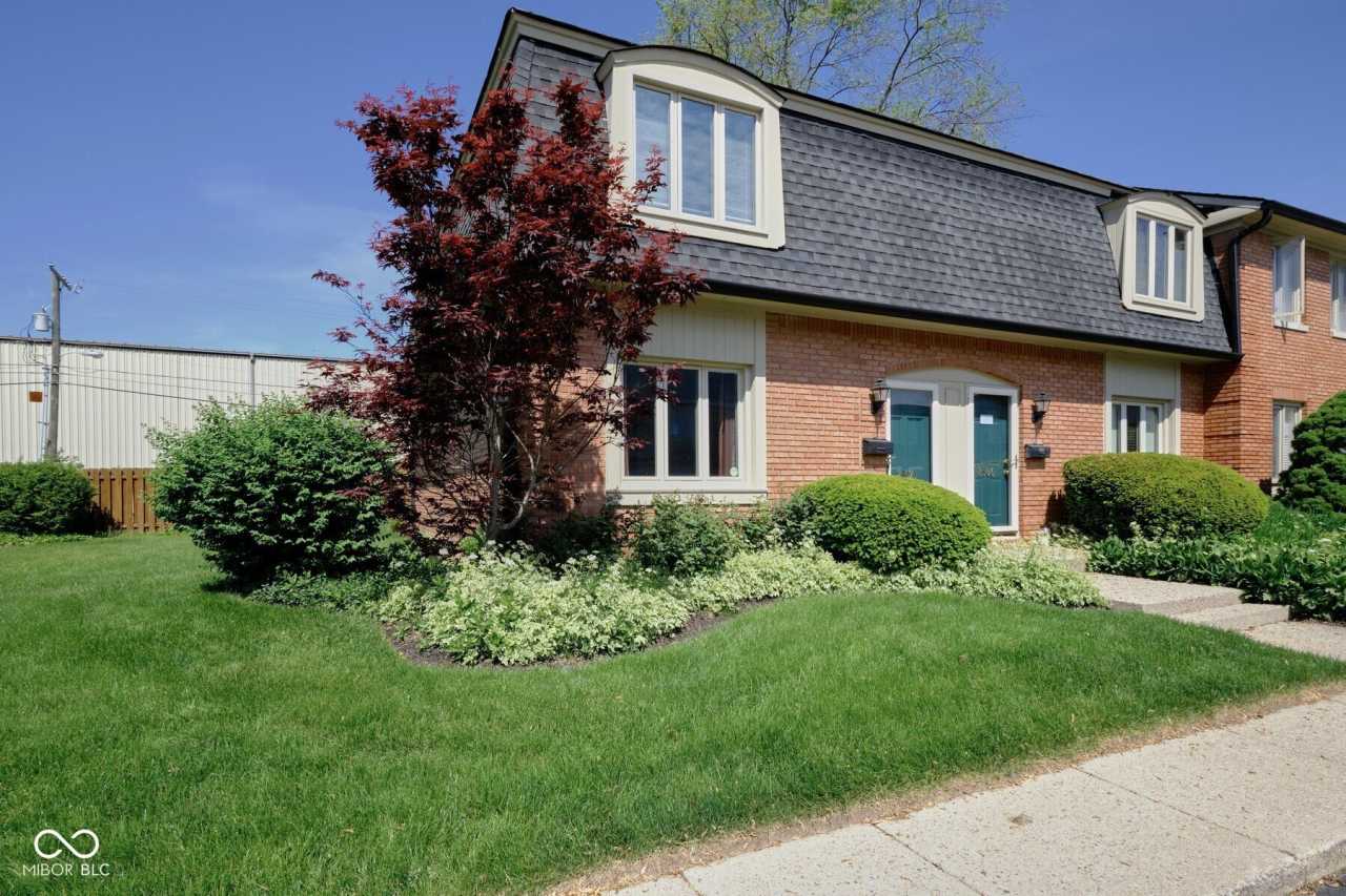 8502 Canterbury Square W