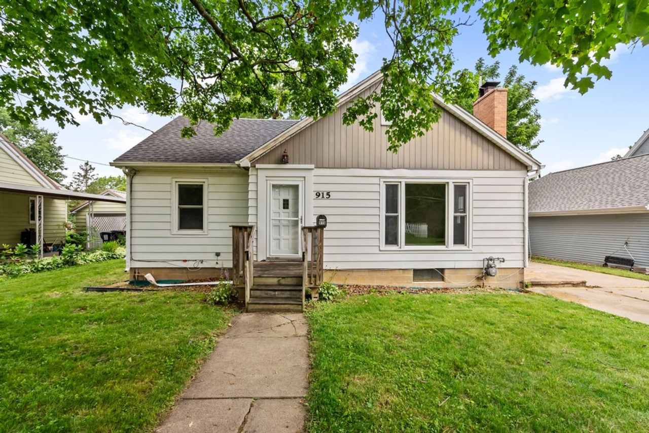 915 W 9th St - Cedar Falls