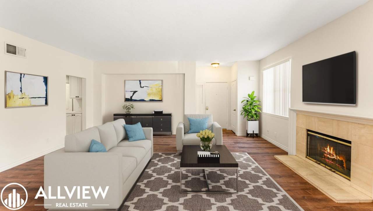 Beautiful Ground Level 2 Bedroom, 2 Bathroom Condo Available Now in Lake Forest!