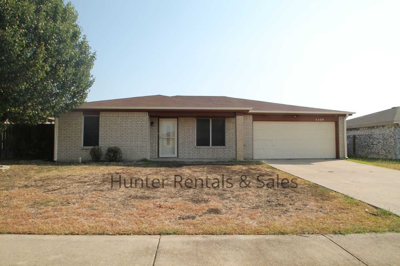 Spacious 4 bedroom Killeen home ready for you!