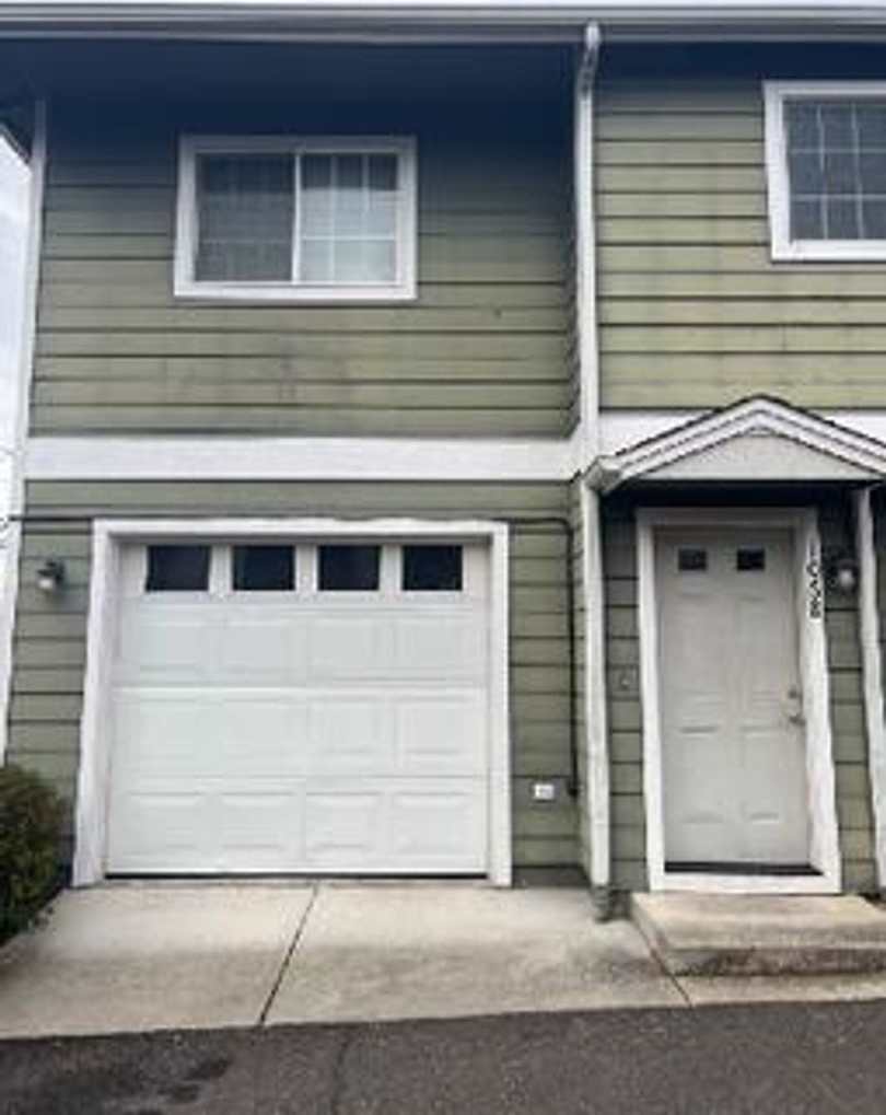 3 Bed 2.5 bath Townhome