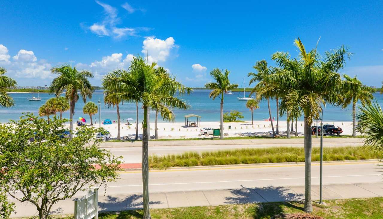 35 Harbour Isle Drive W