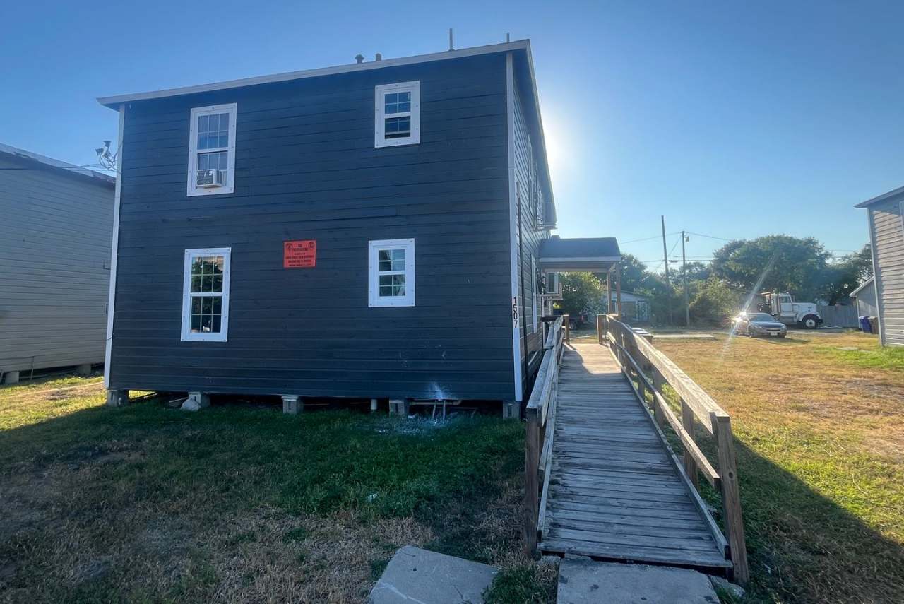 One Bedroom One Bath with Washer and Dryer Included