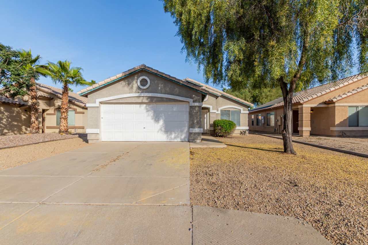 3 bed 2 bath home in Surprise!