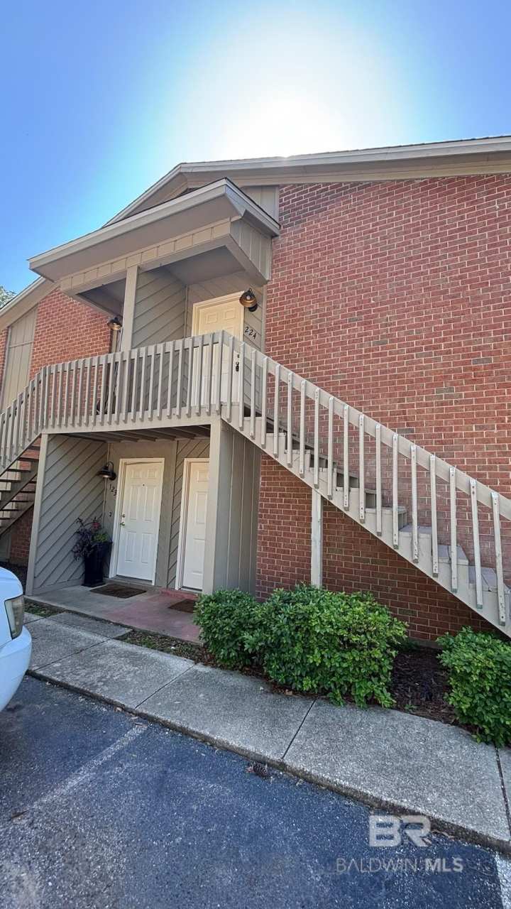 512 Lake Forest Boulevard
