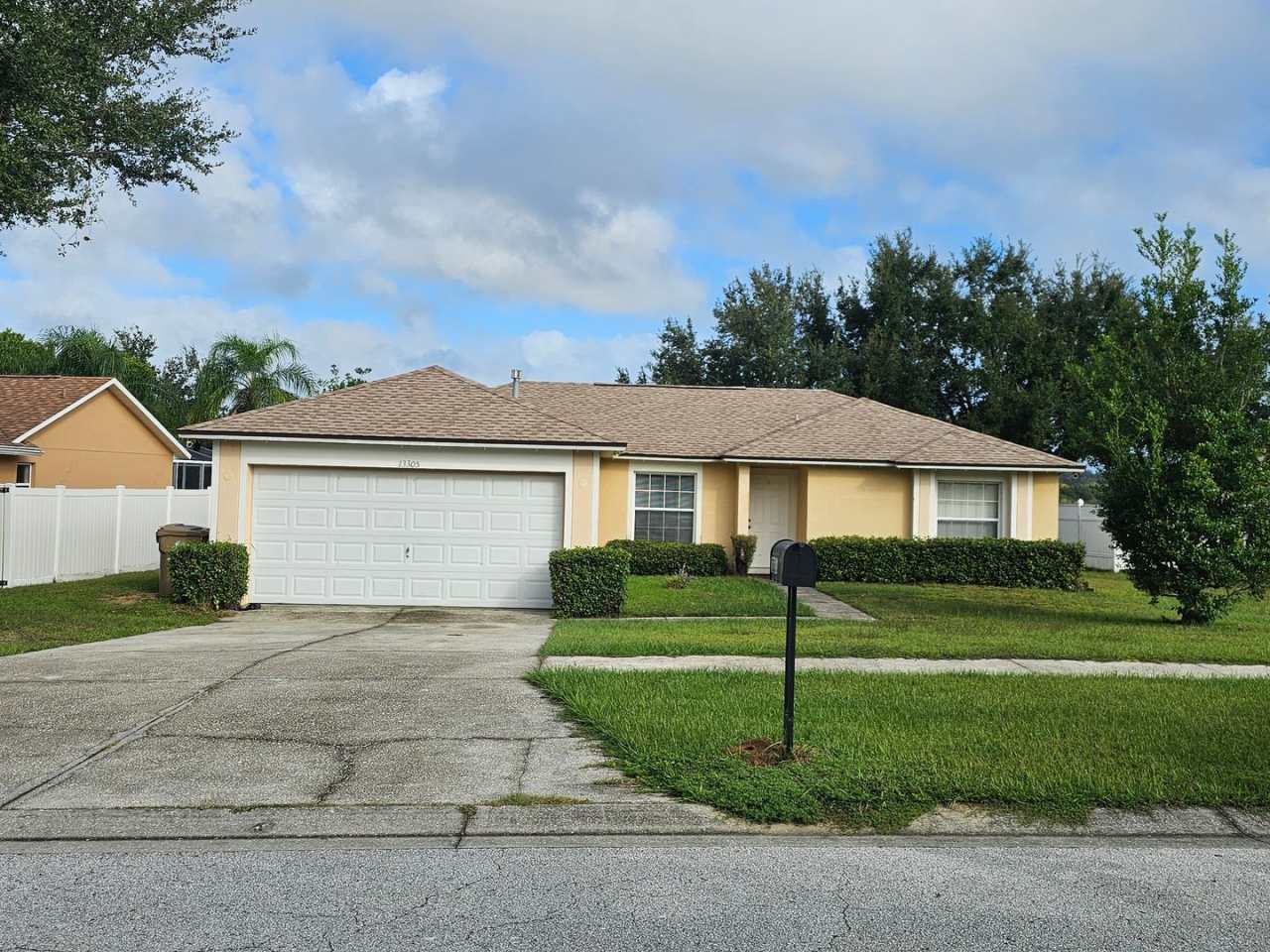 Spacious, Bright  Move-In Ready Home in Clermont!