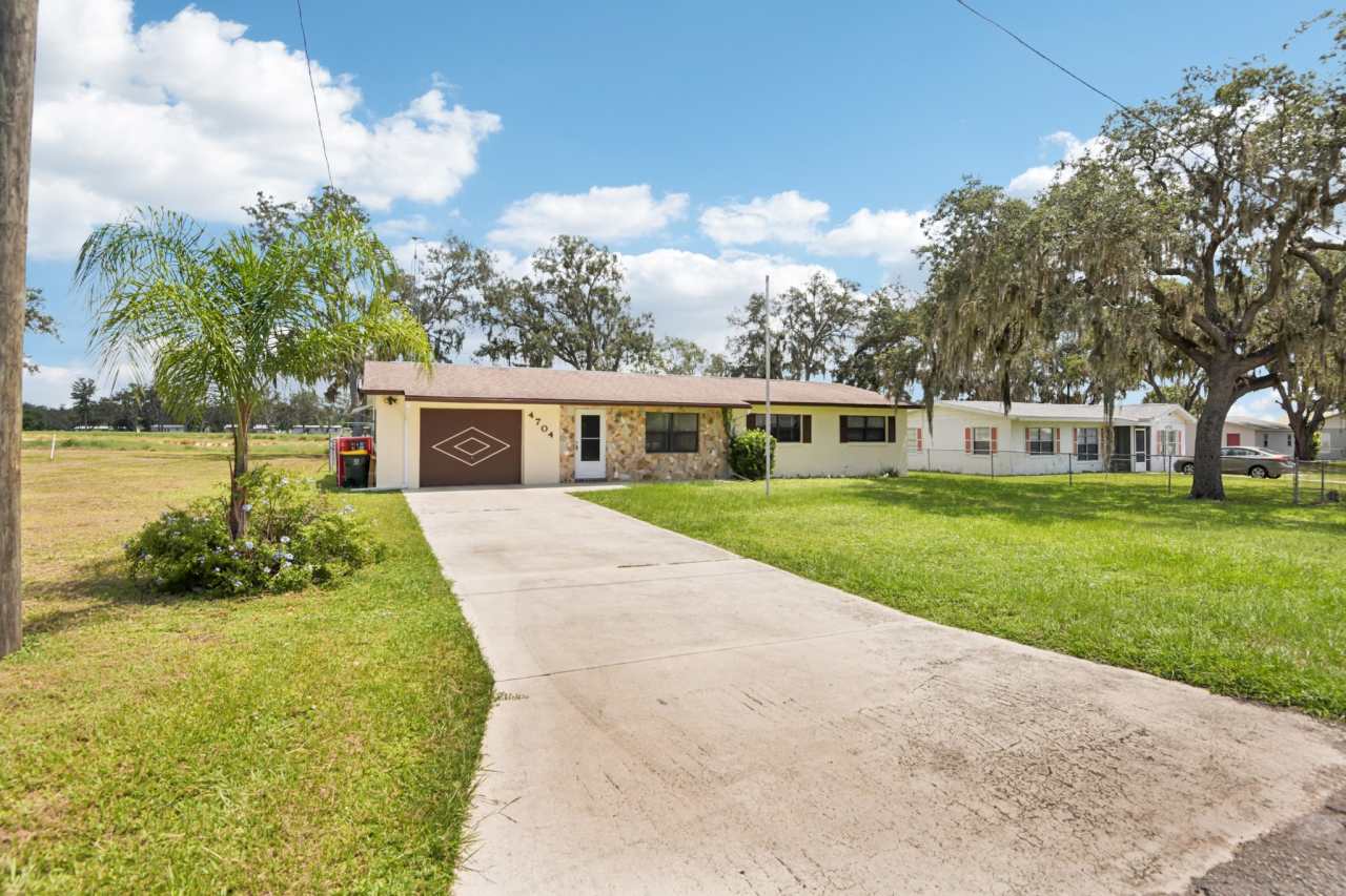 4704 Queen Palm Dr