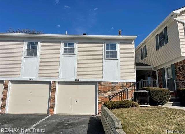 42101 ROSCOMMON Street