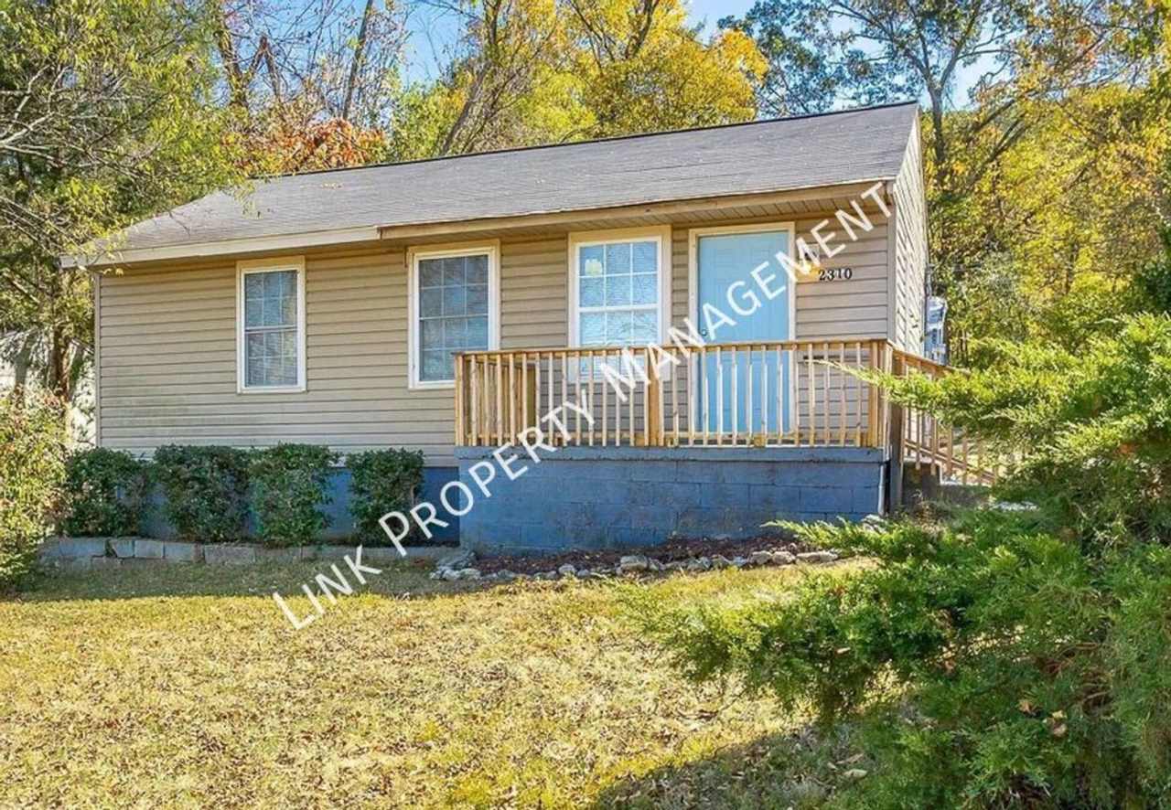 Holiday SPECIAL, HALF OFF 1st 2 months! Remodeled 2 bedroom near Downtown with WD connections and Garage