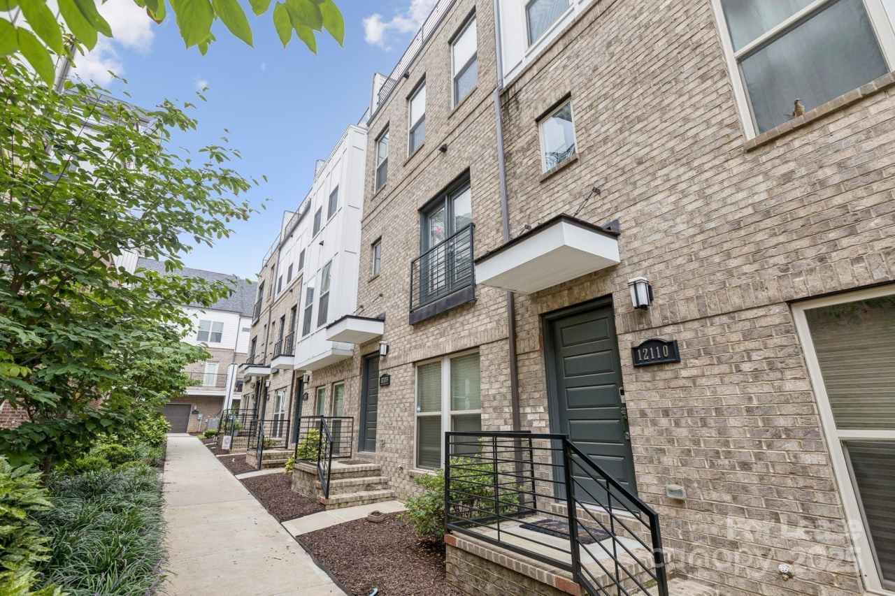 12106 Brooklyn Avenue