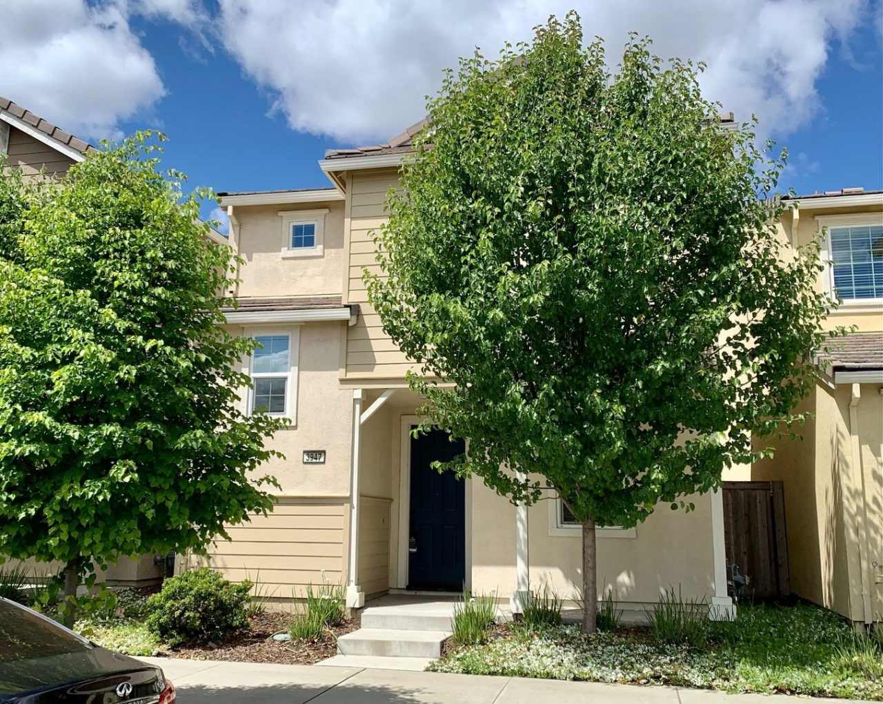 Two Story Home in Natomas, 3 bd/2.5ba, 2 car garage, stainless appliances, close to FWY and shopping