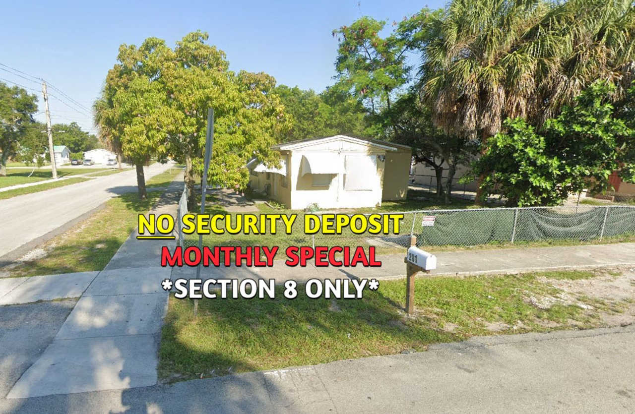 Nice 2-1 house by Walmart