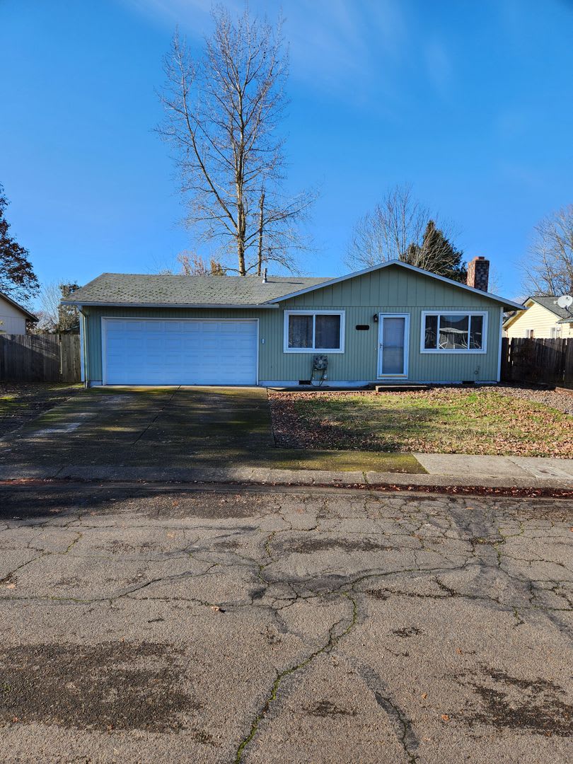 3 Bedroom Home Excellent Location Near Schools