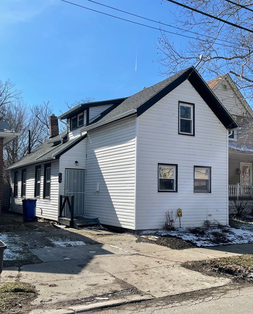 Multi Family Home 3 Bedroom and 1 Bath For Rent