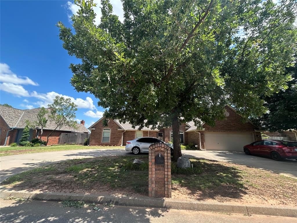 9908 Thompson Avenue