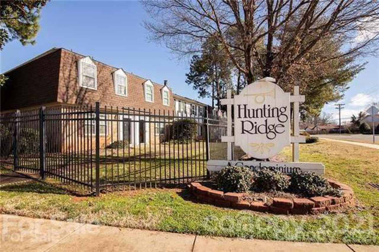 MOVE IN SPECIAL!!-Available 1 Bedroom Apartment