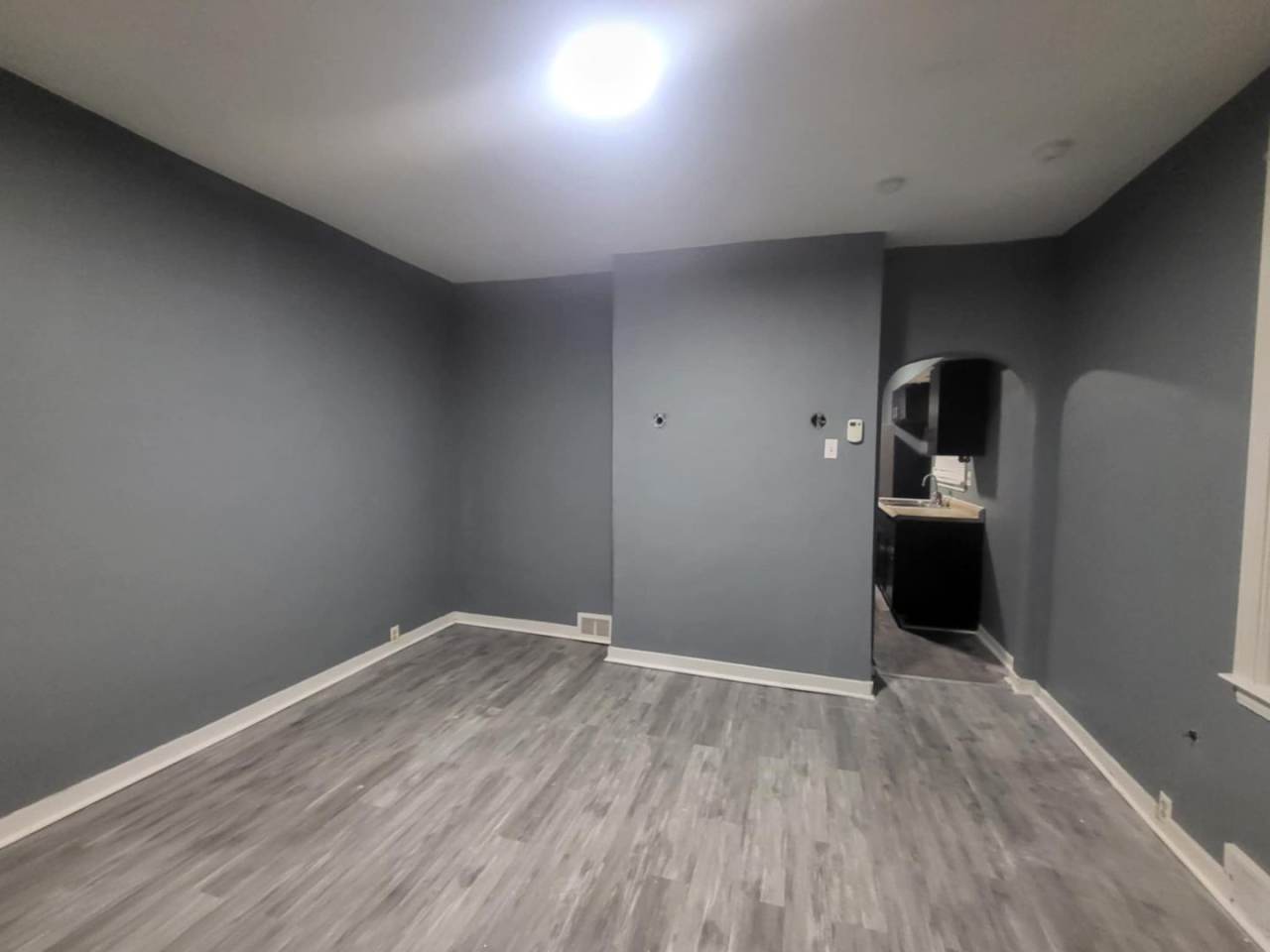 Spacious 2 bedroom 1 bath house for rent!
